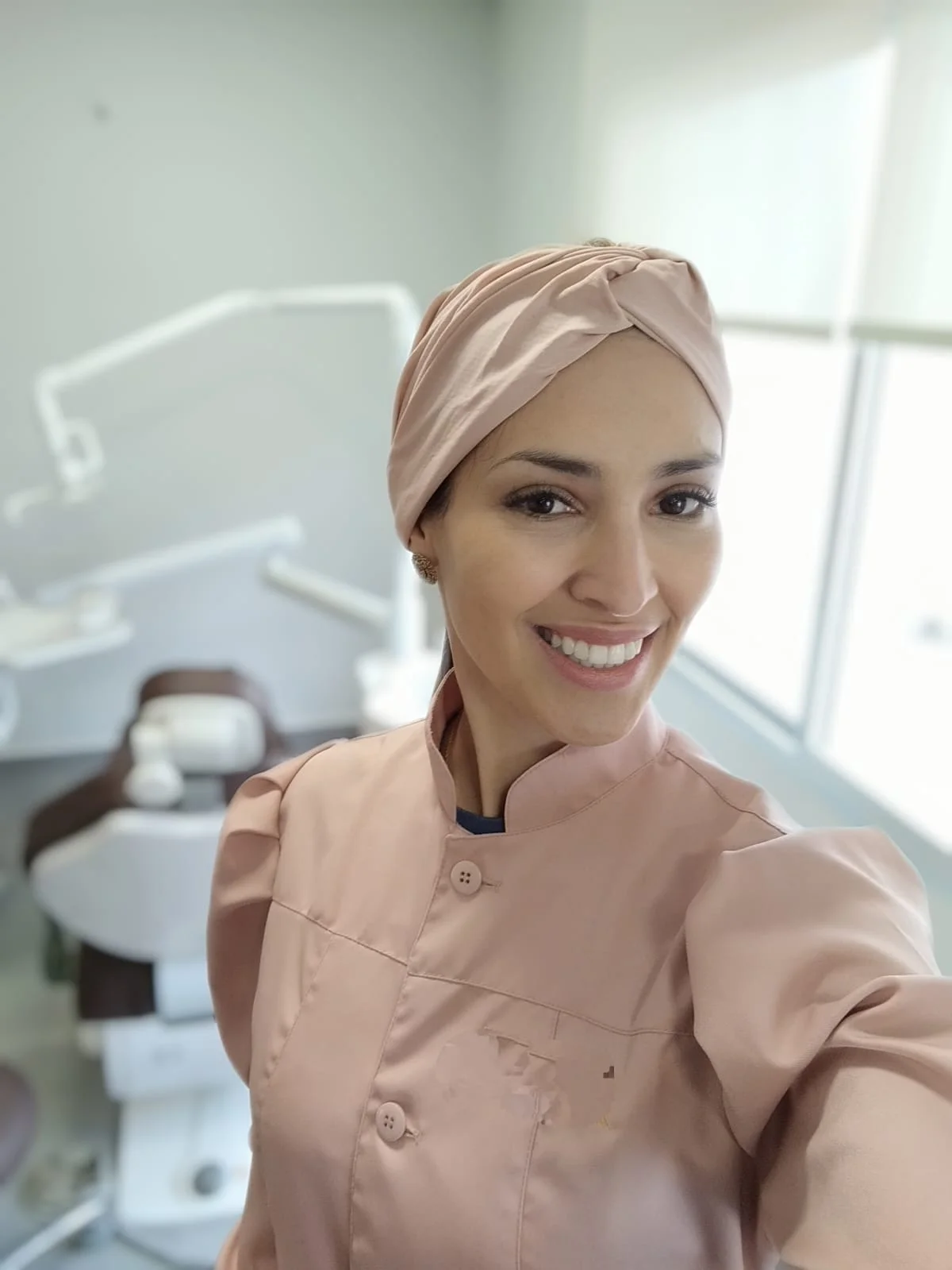 Dra. Maryane de Oliveira Landuche, CRO-PR 32998, da equipe da Contreras Odontologia