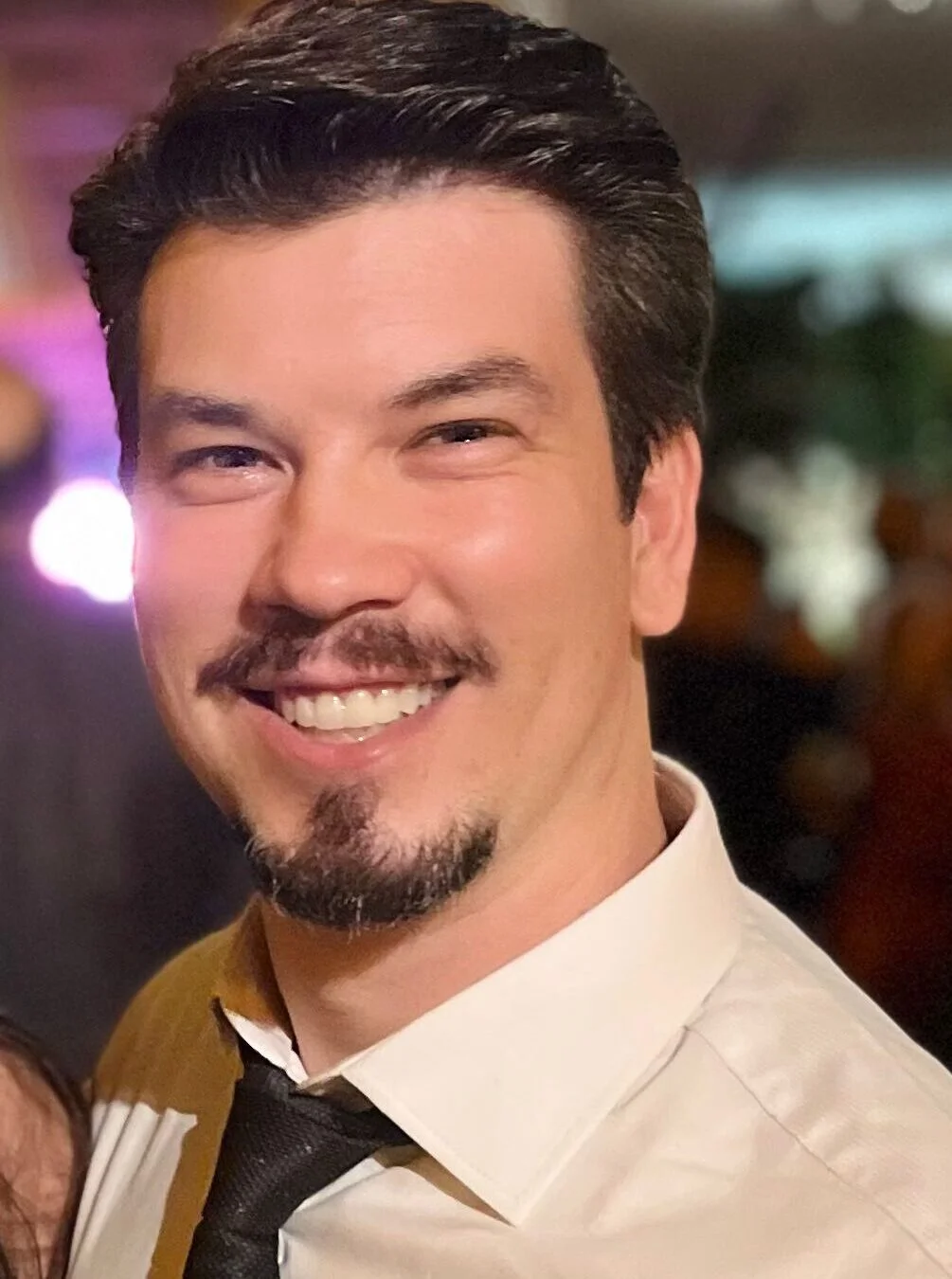 Dr. Gustavo Nedeff Valeton, CRO-PR 17677, da equipe da Contreras Odontologia