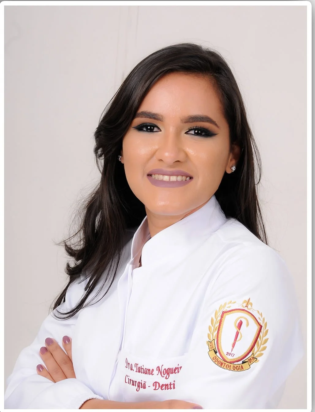 Dra. Tatiane Pires Nogueira, CRO-PR 32842, especialista em Implantodontia na Contreras Odontologia